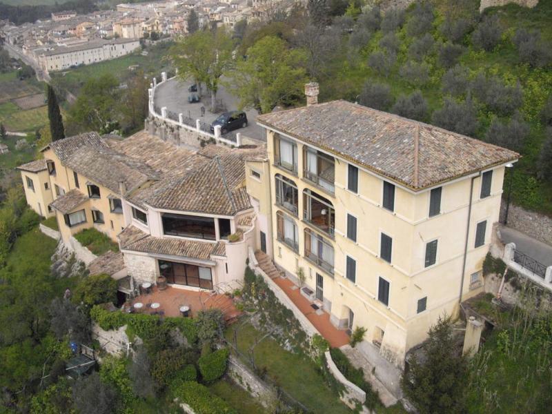 Hotel Gattapone Spoleto Exteriör bild