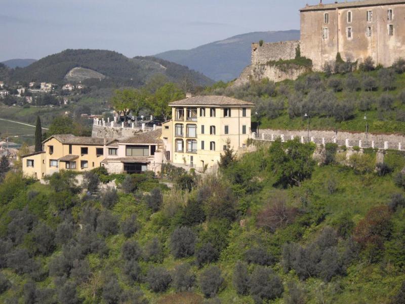 Hotel Gattapone Spoleto Exteriör bild